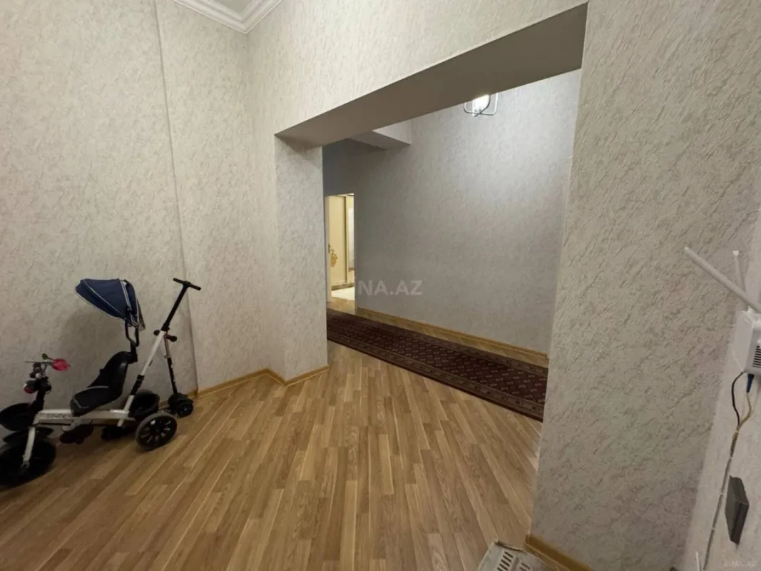 Satılır 4 otaqlı mənzil 133 m²