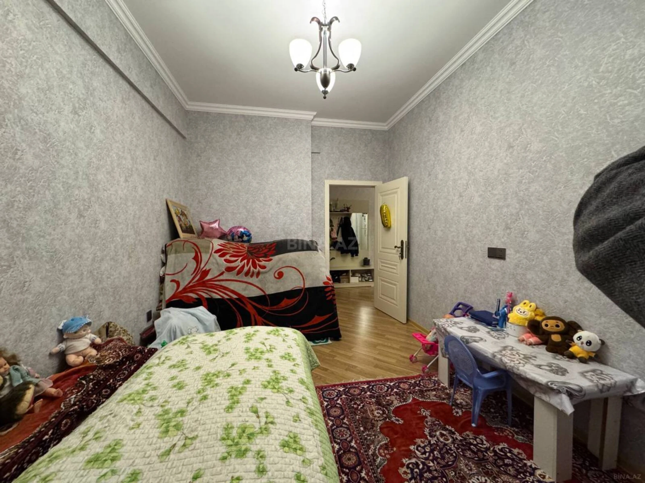 Satılır 4 otaqlı mənzil 133 m²