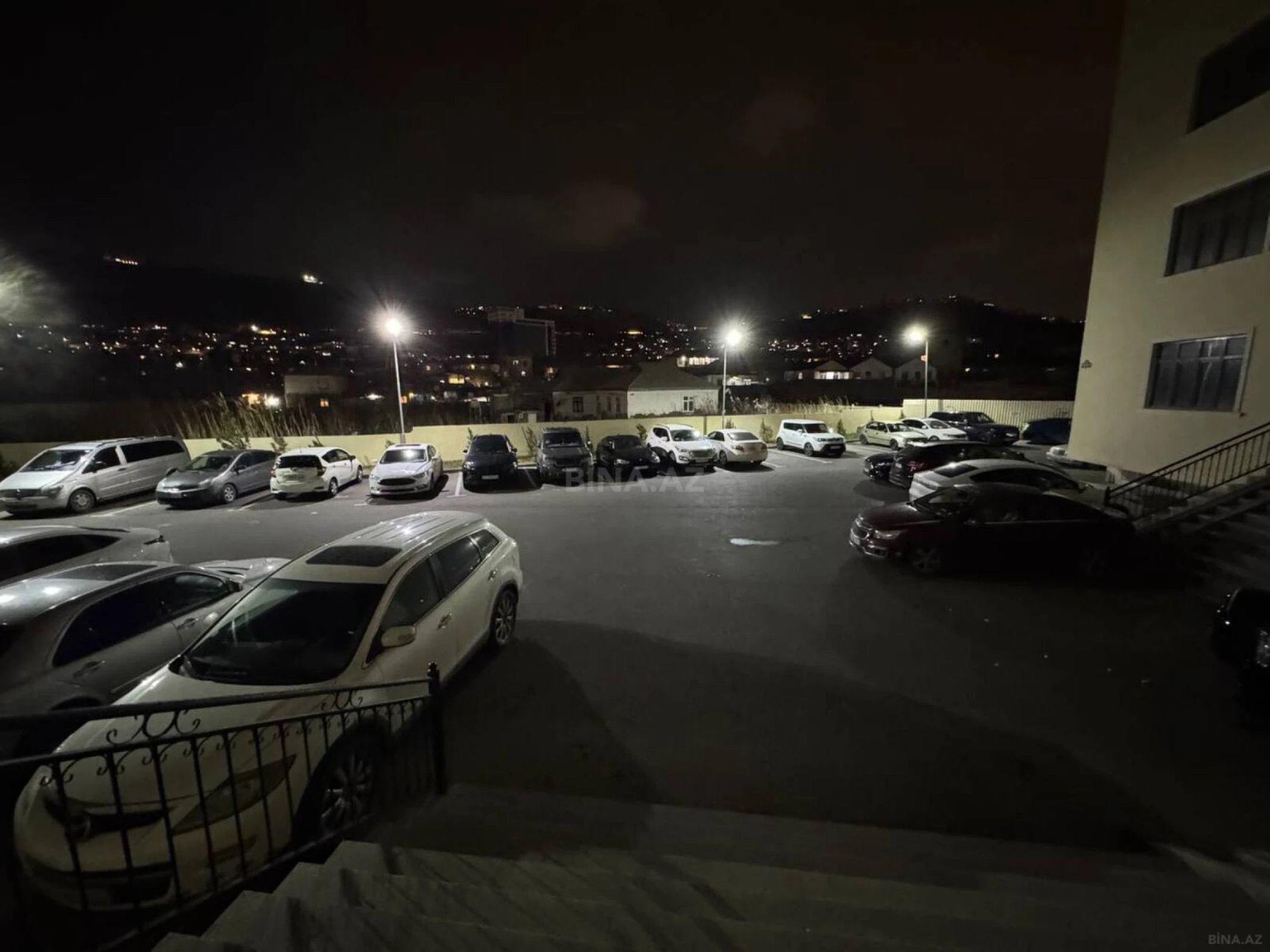 Satılır 4 otaqlı mənzil 133 m²