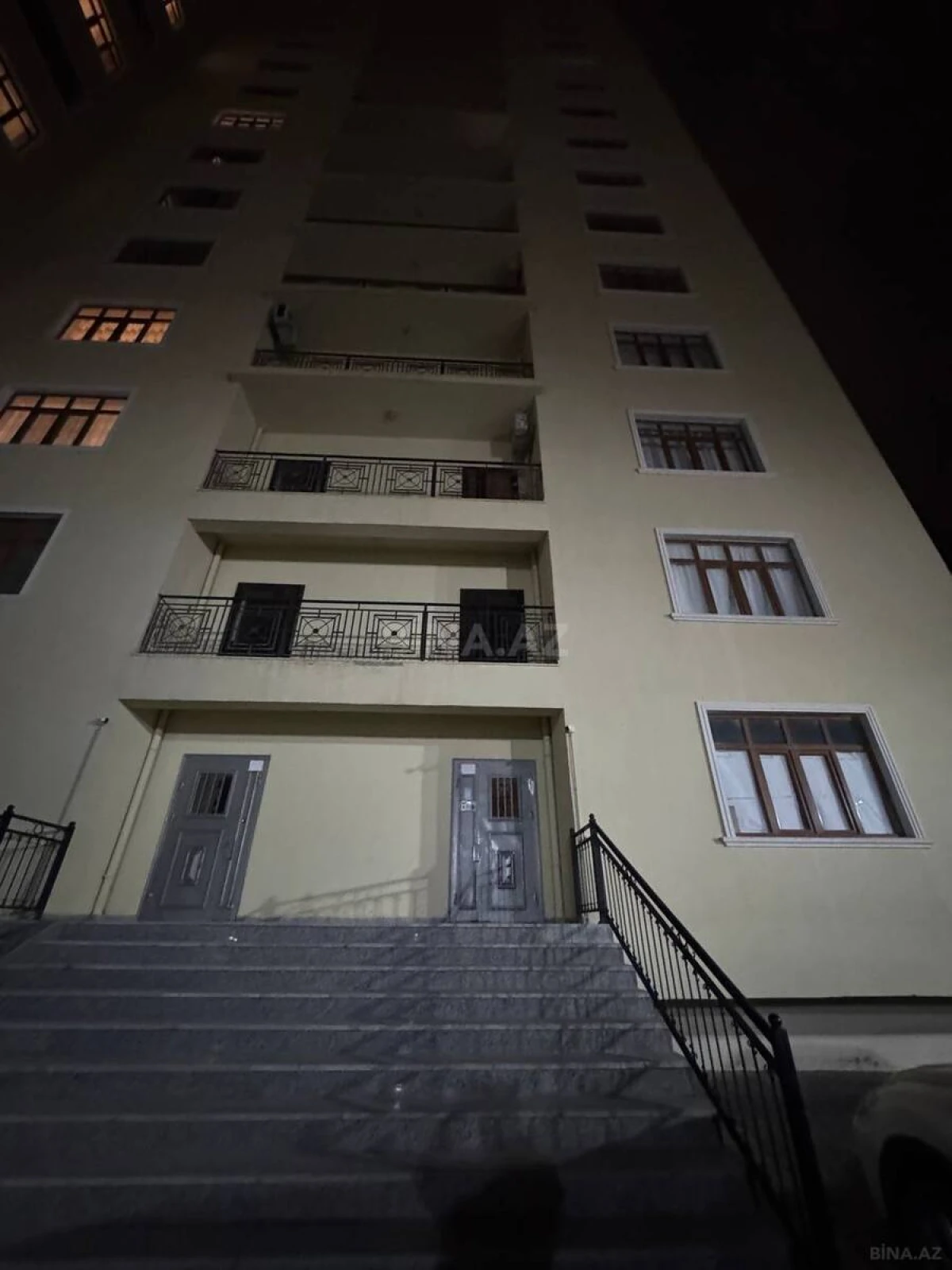 Satılır 4 otaqlı mənzil 133 m²