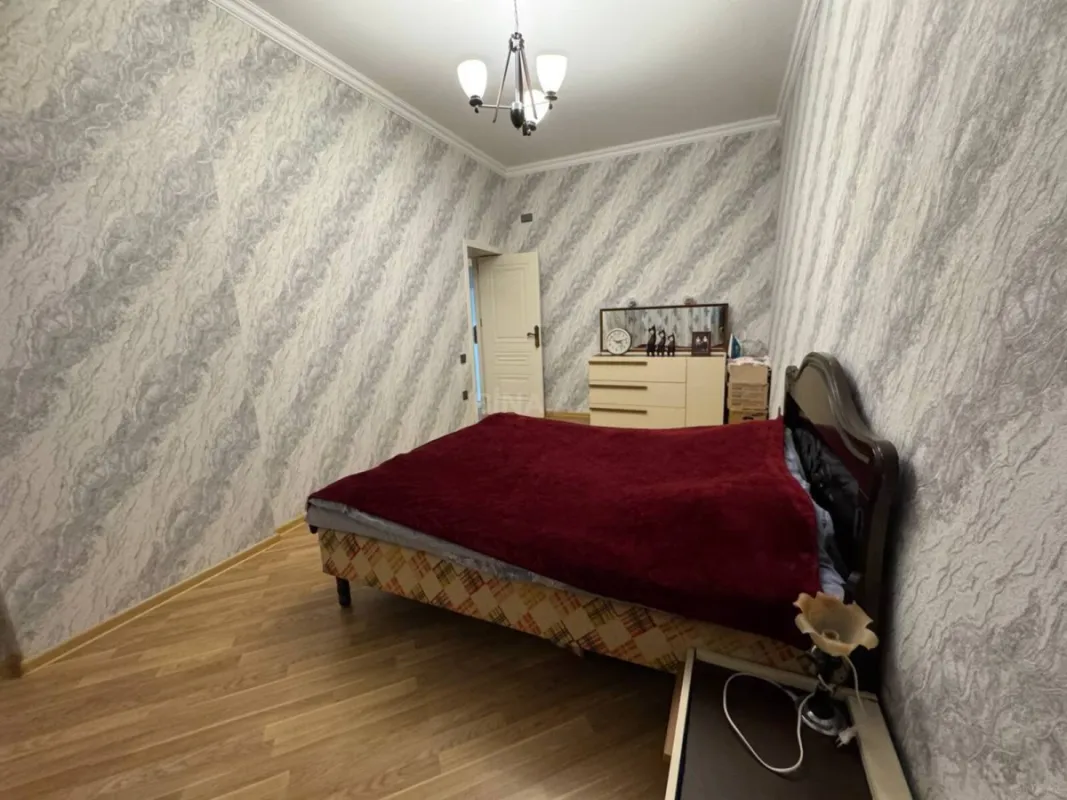 Satılır 4 otaqlı mənzil 133 m²