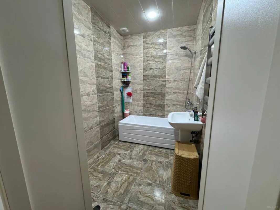 Satılır 4 otaqlı mənzil 133 m²