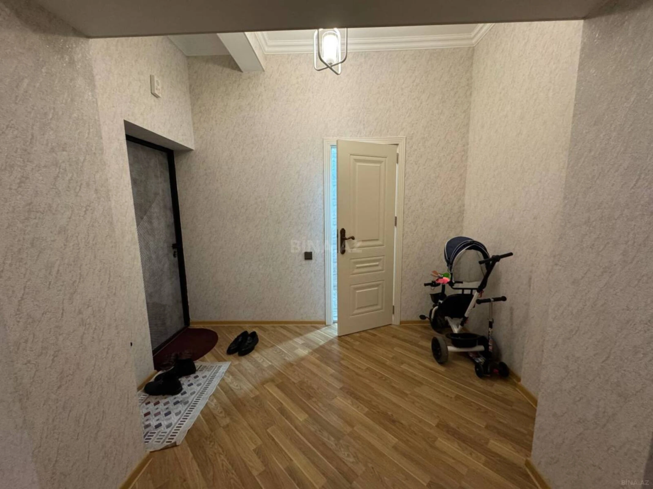 Satılır 4 otaqlı mənzil 133 m²