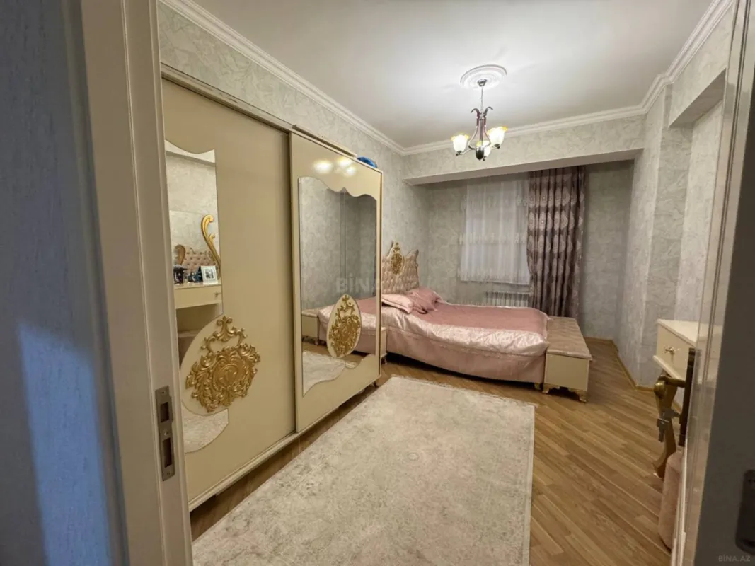 Satılır 4 otaqlı mənzil 133 m²