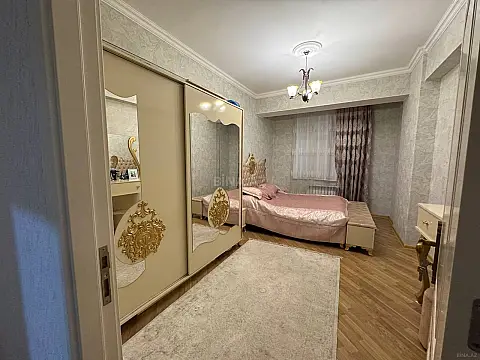 Satılır 4 otaqlı mənzil 133 m²