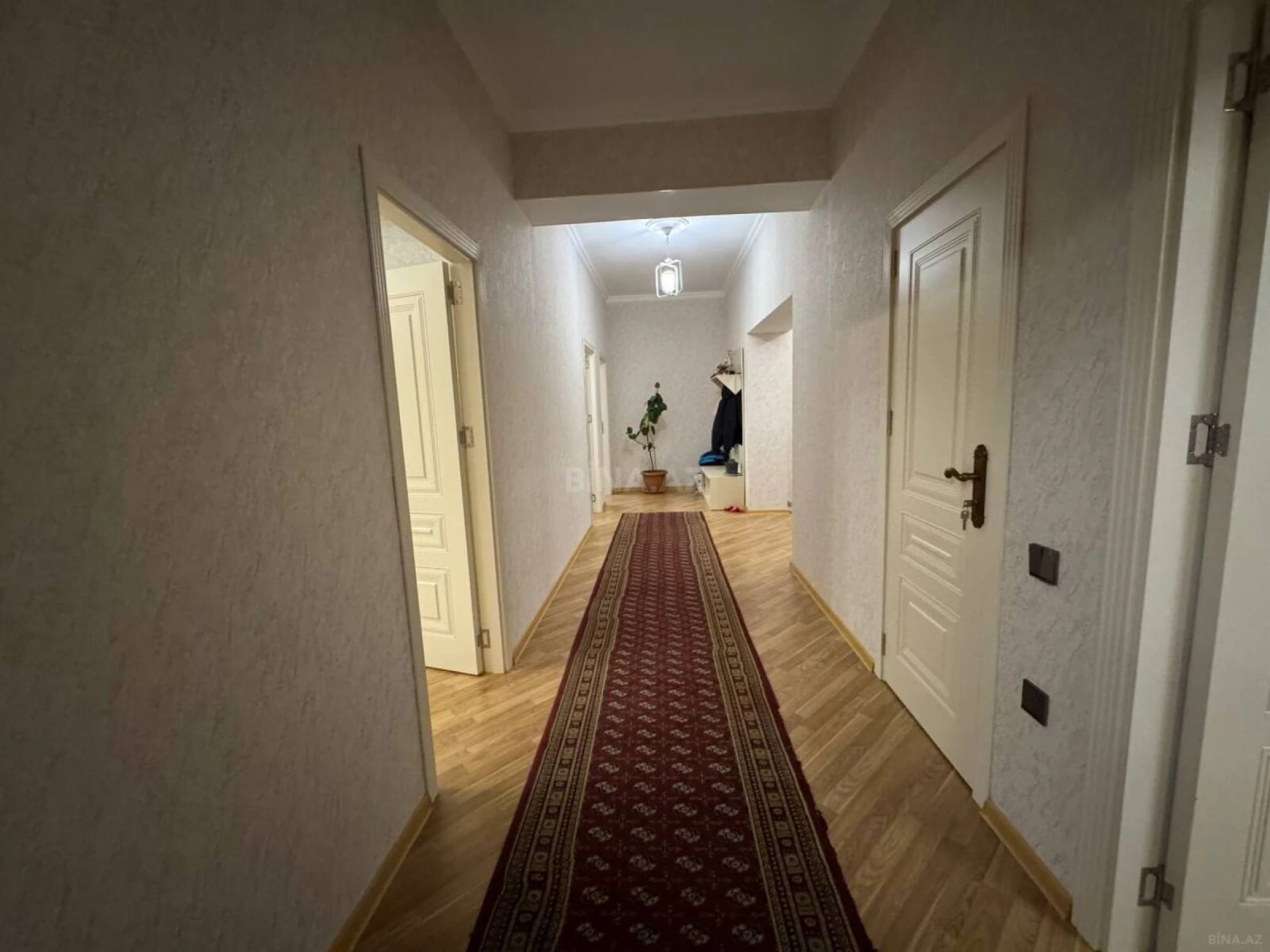 Satılır 4 otaqlı mənzil 133 m²