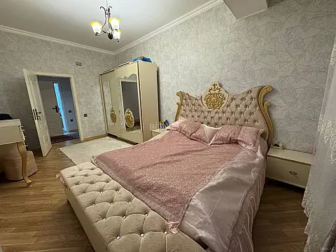 Satılır 4 otaqlı mənzil 133 m²