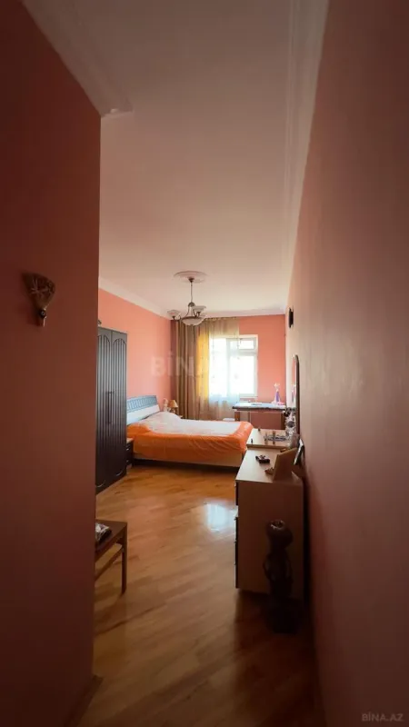 Satılır 4 otaqlı mənzil 145 m²