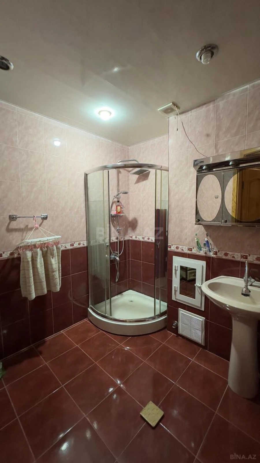 Satılır 4 otaqlı mənzil 145 m²