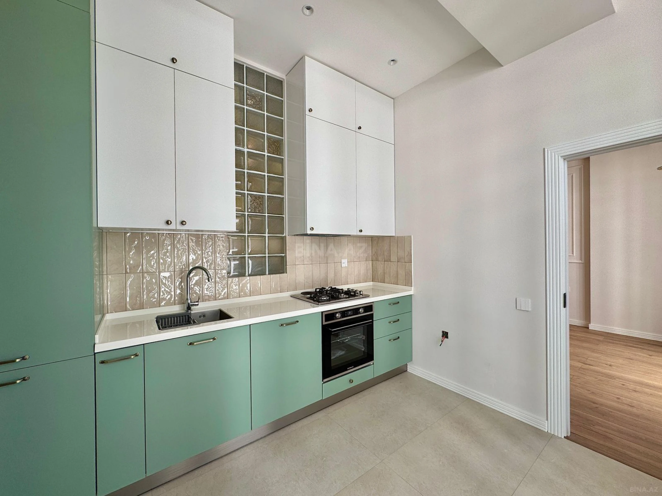 Satılır 2 otaqlı mənzil 72 m²