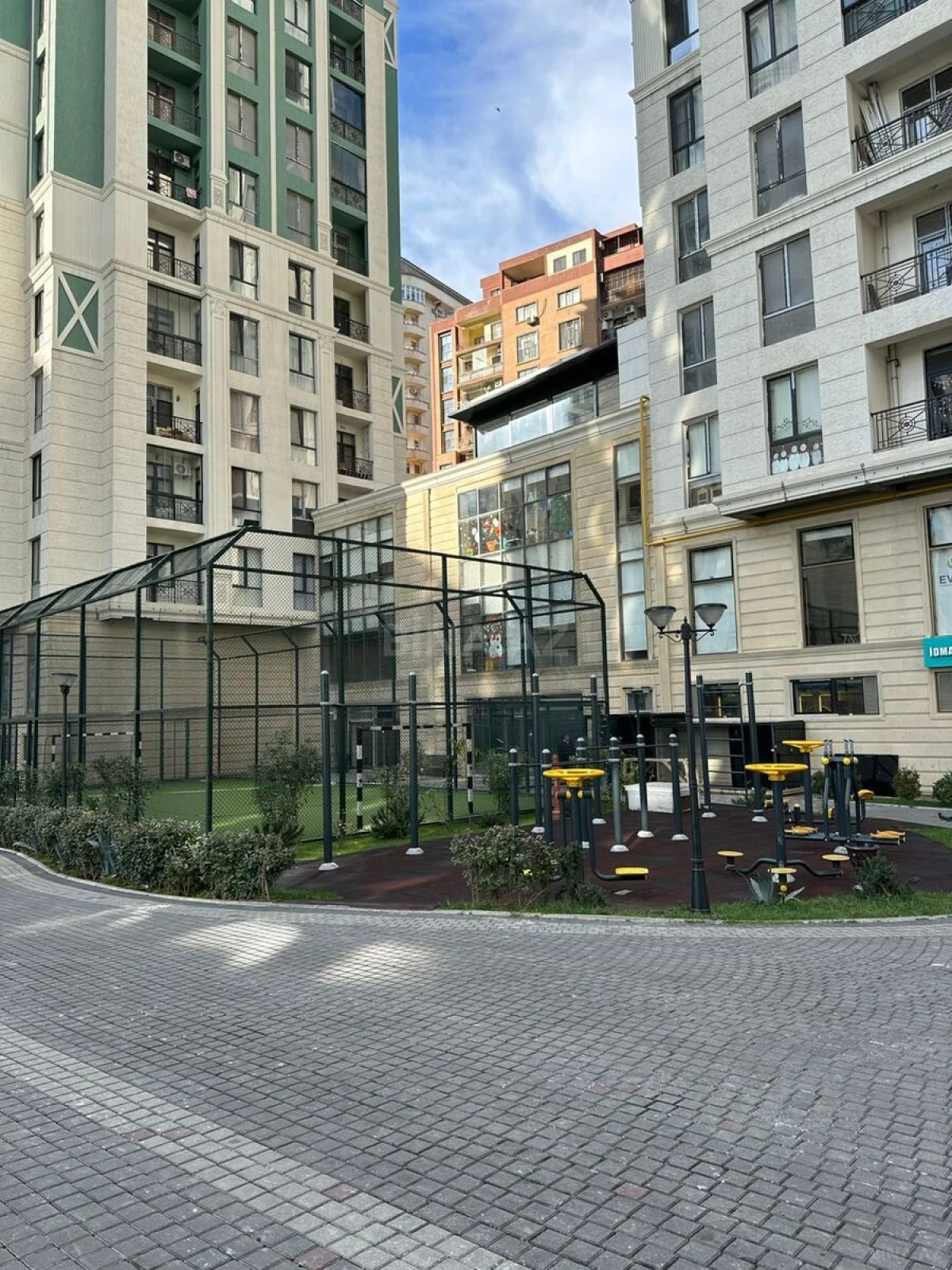 Kirayə verilir 2 otaqlı mənzil 82 m²