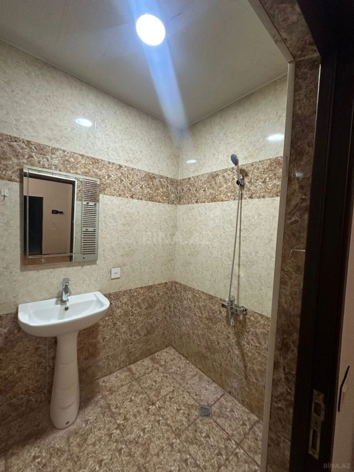 Kirayə verilir 2 otaqlı mənzil 82 m²