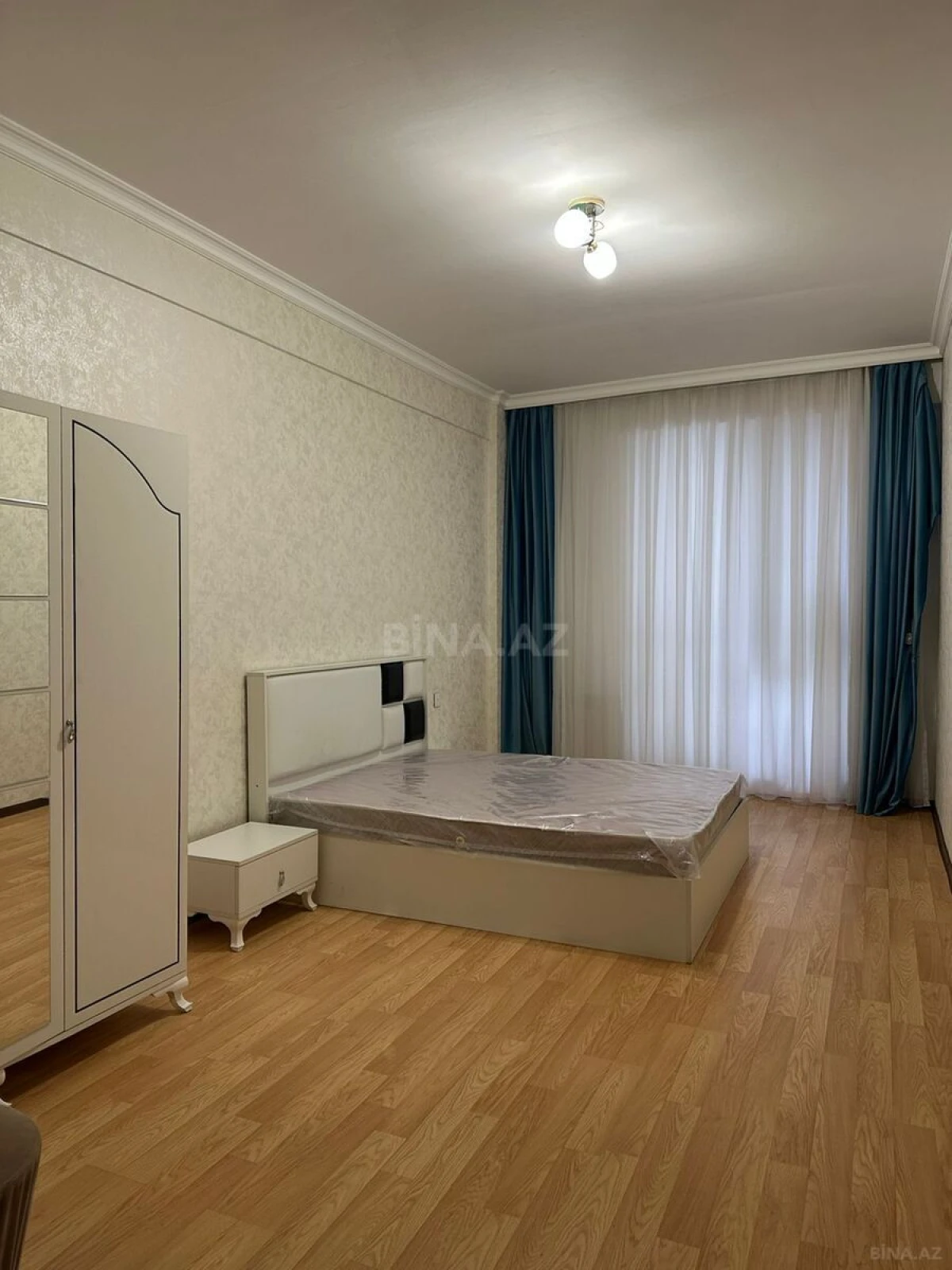 Kirayə verilir 2 otaqlı mənzil 82 m²