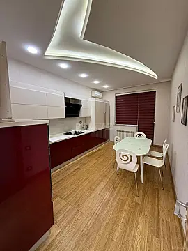 Kirayə verilir 4 otaqlı mənzil 210 m²