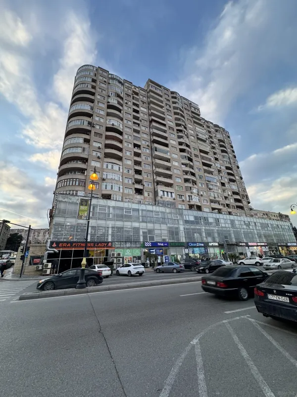 Satılır 2 otaqlı mənzil 68 m²