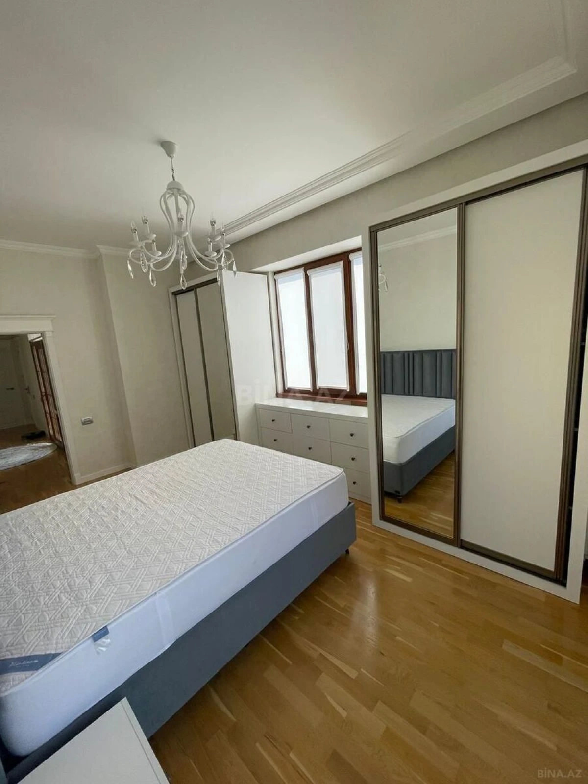 Satılır 3 otaqlı mənzil 116 m²
