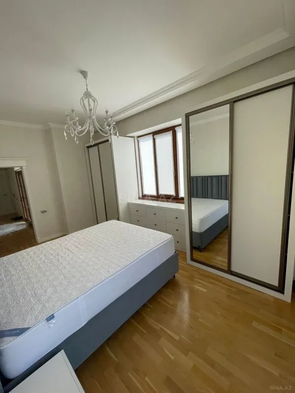Satılır 3 otaqlı mənzil 116 m²