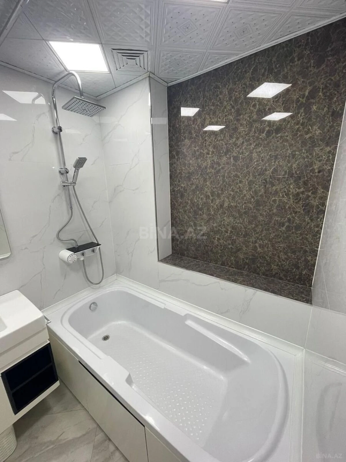 Satılır 3 otaqlı mənzil 116 m²