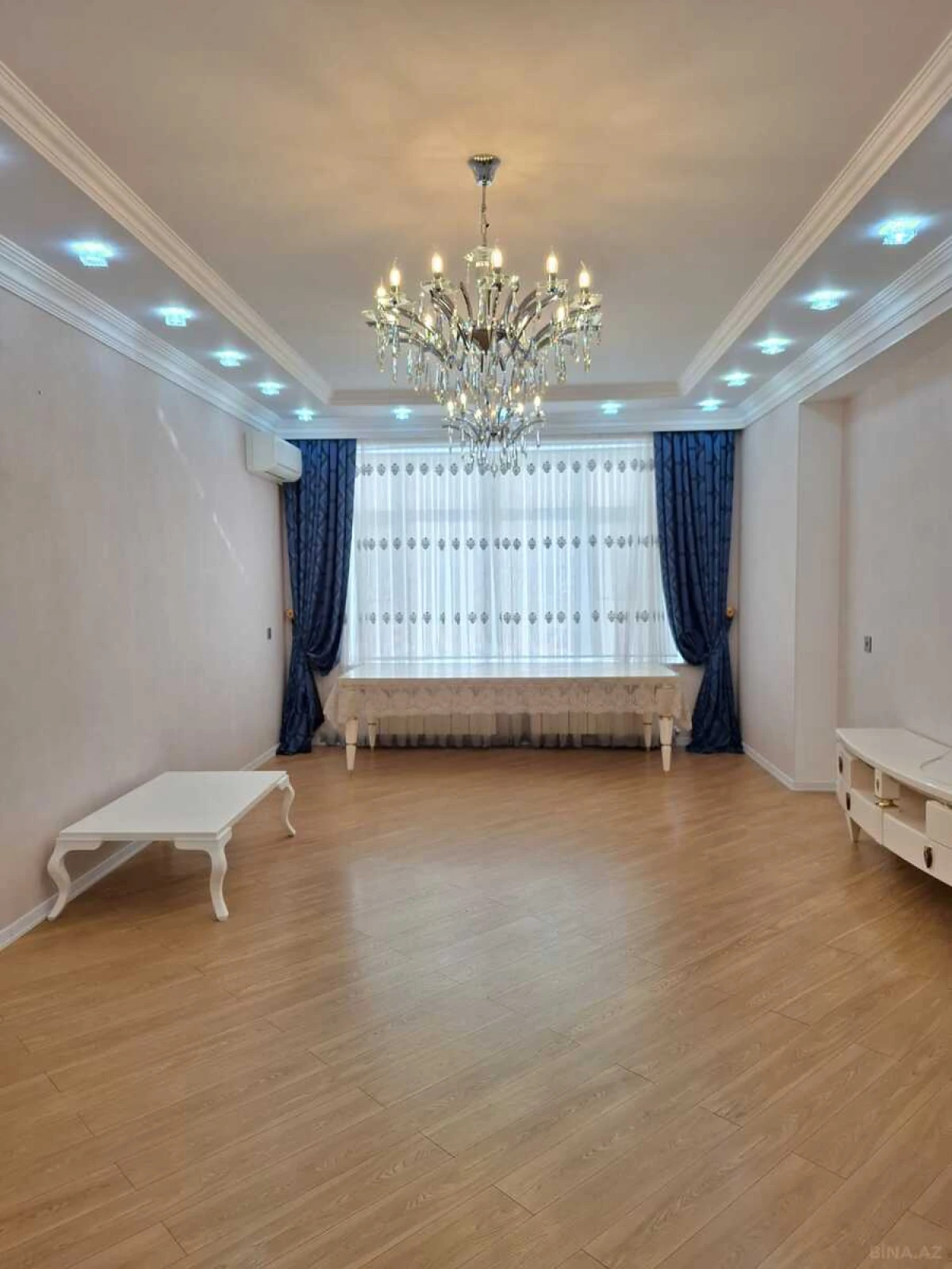 Satılır 3 otaqlı mənzil 138 m²