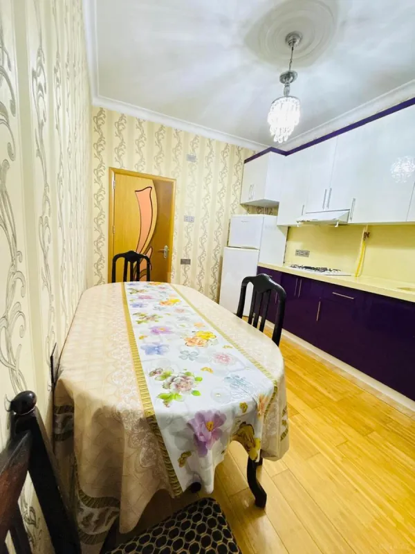 Kirayə verilir 2 otaqlı mənzil 90 m²