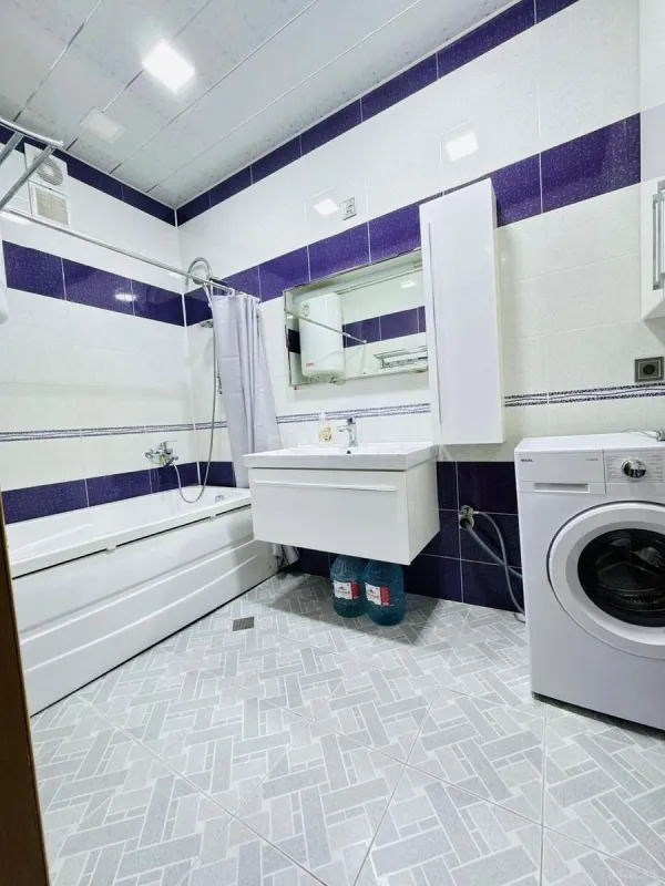 Kirayə verilir 2 otaqlı mənzil 90 m²