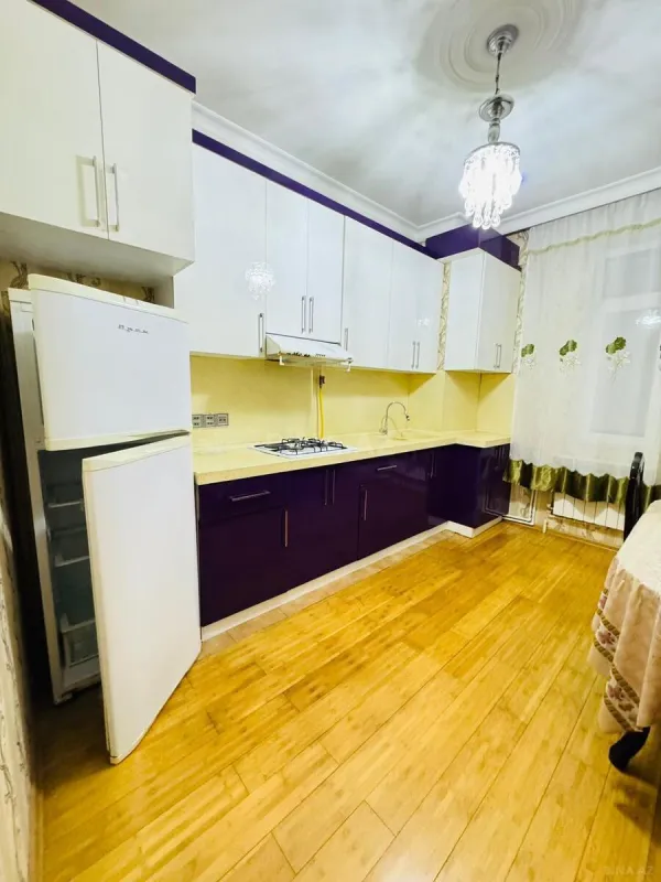 Kirayə verilir 2 otaqlı mənzil 90 m²