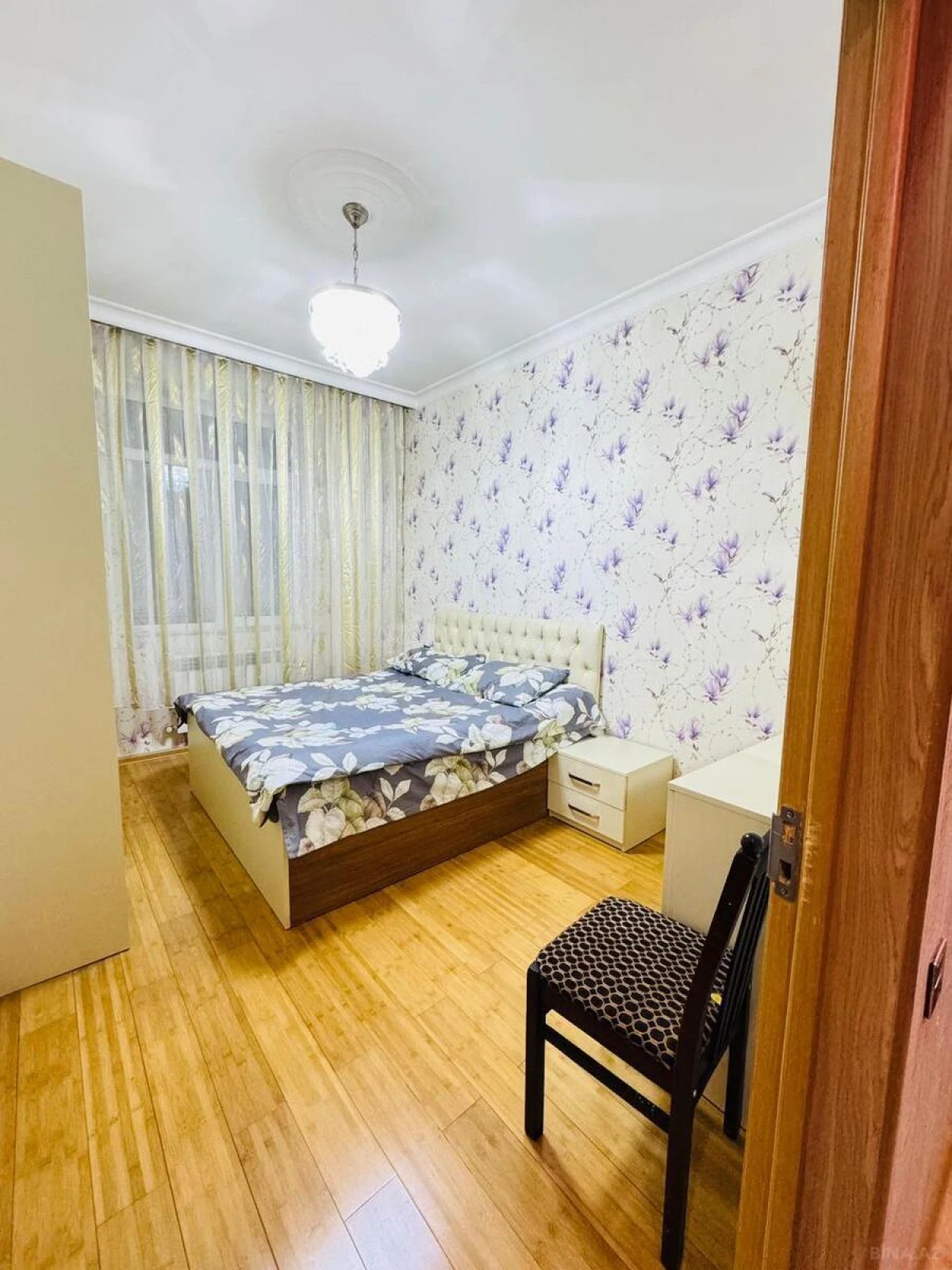 Kirayə verilir 2 otaqlı mənzil 90 m²