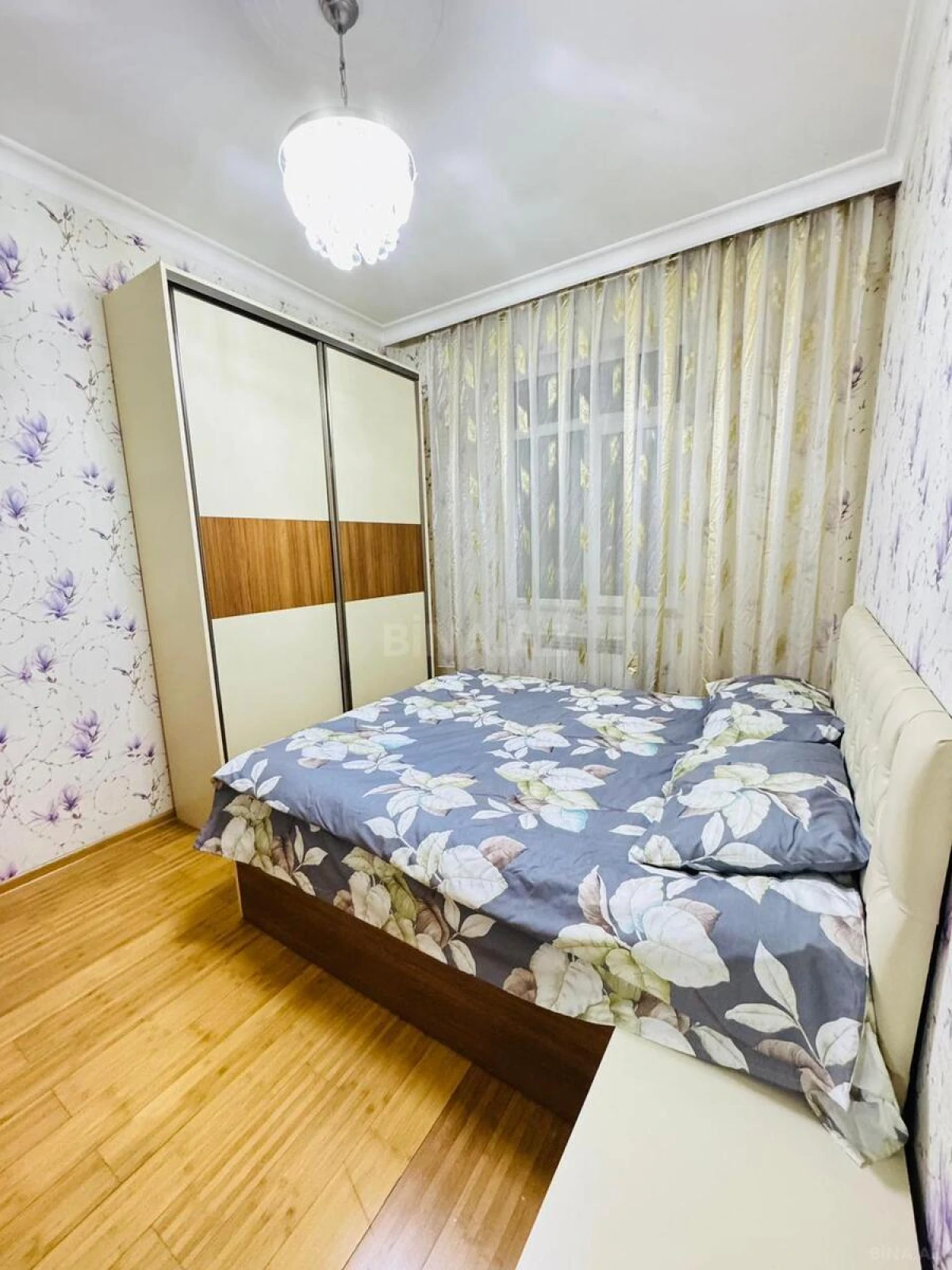 Kirayə verilir 2 otaqlı mənzil 90 m²