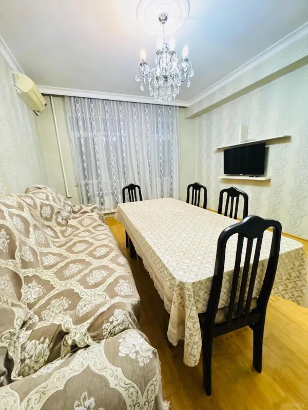 Kirayə verilir 2 otaqlı mənzil 90 m²