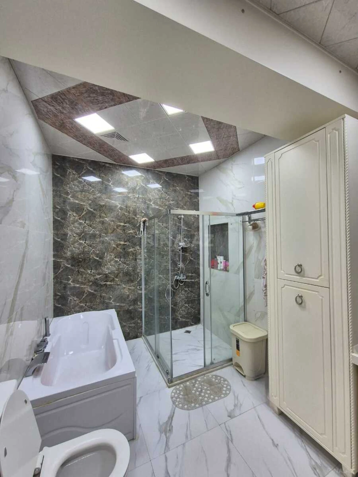 Satılır 3 otaqlı mənzil 144 m²