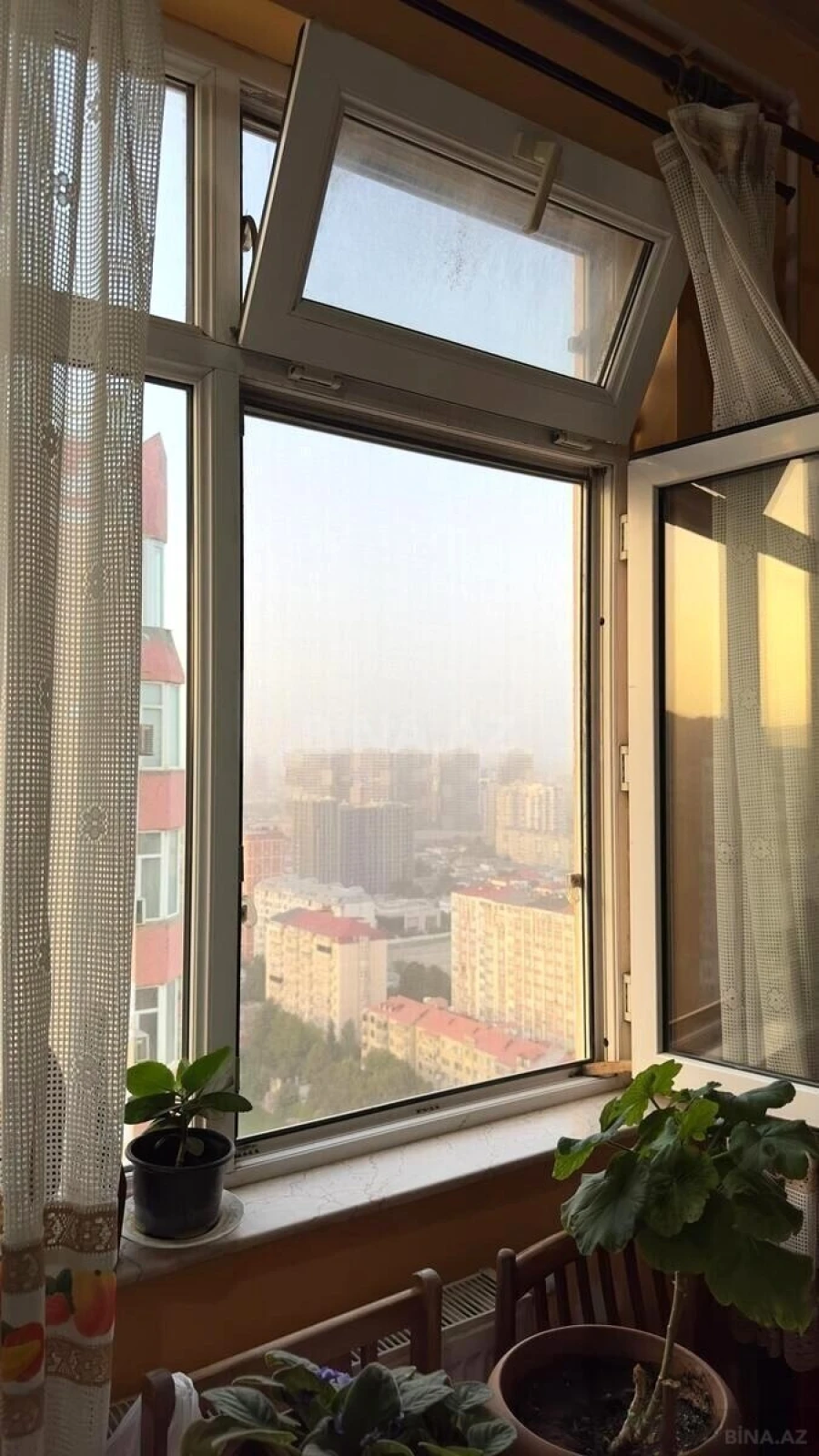 Satılır 4 otaqlı mənzil 140 m²