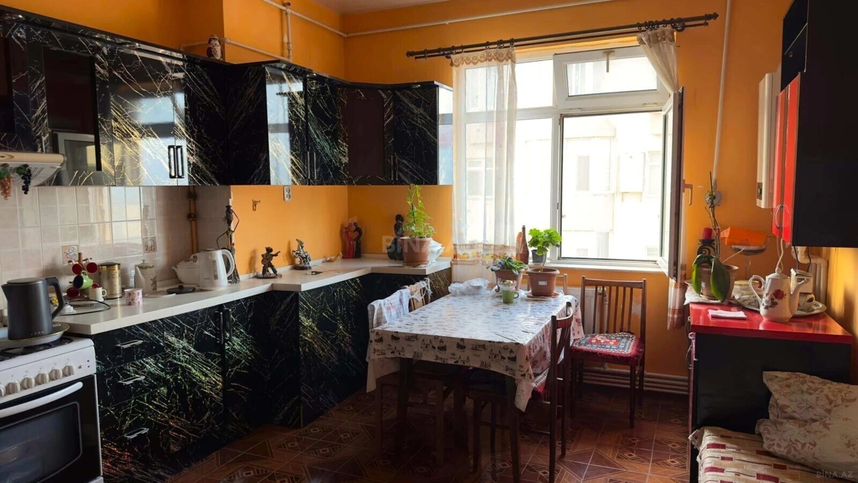 Satılır 4 otaqlı mənzil 140 m²