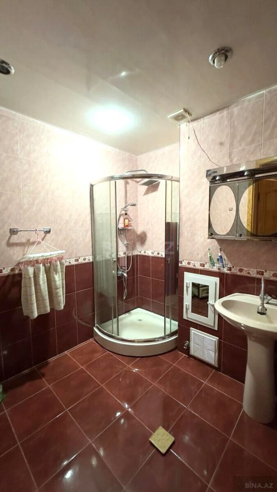 Satılır 4 otaqlı mənzil 140 m²