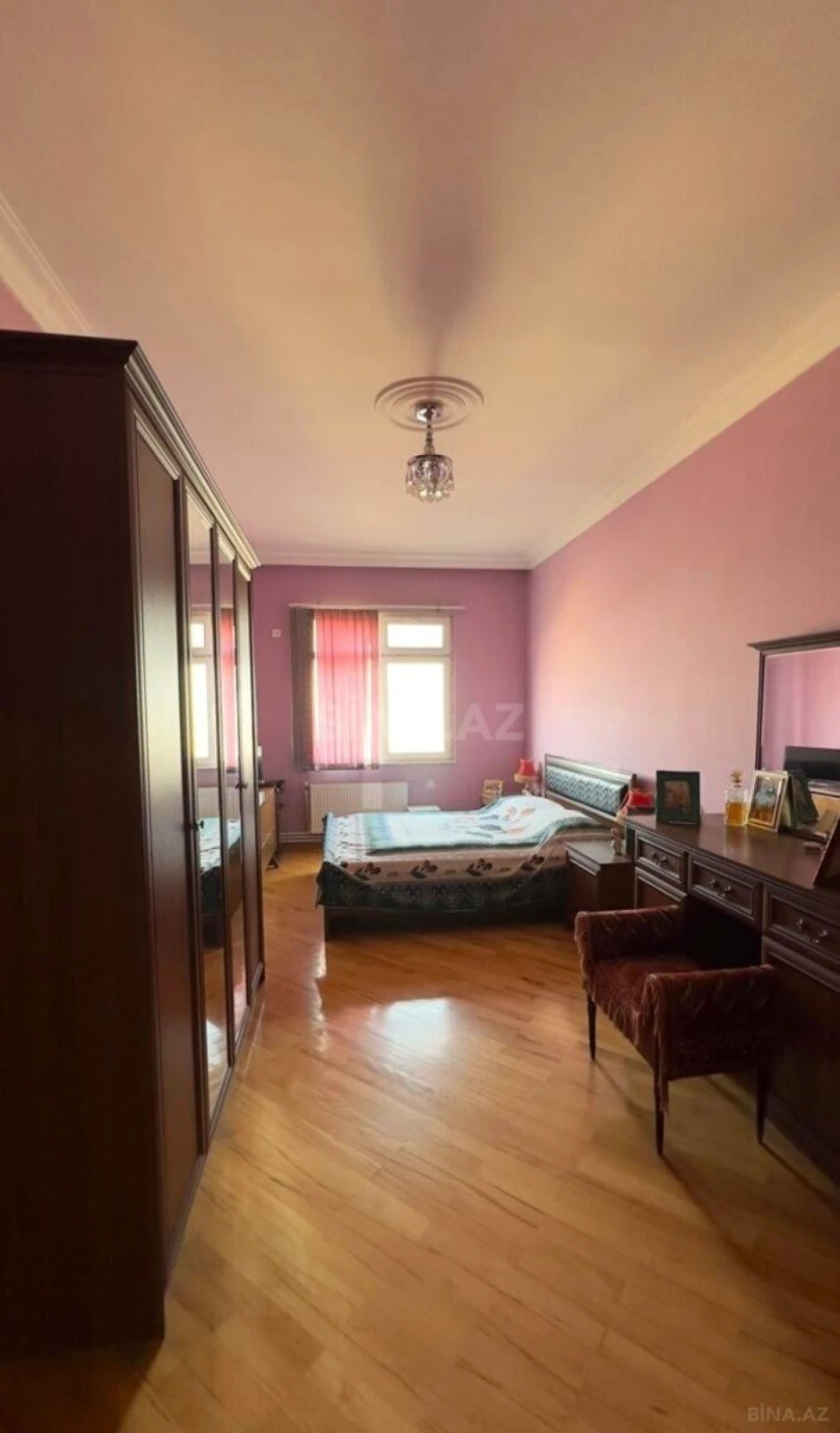 Satılır 4 otaqlı mənzil 140 m²