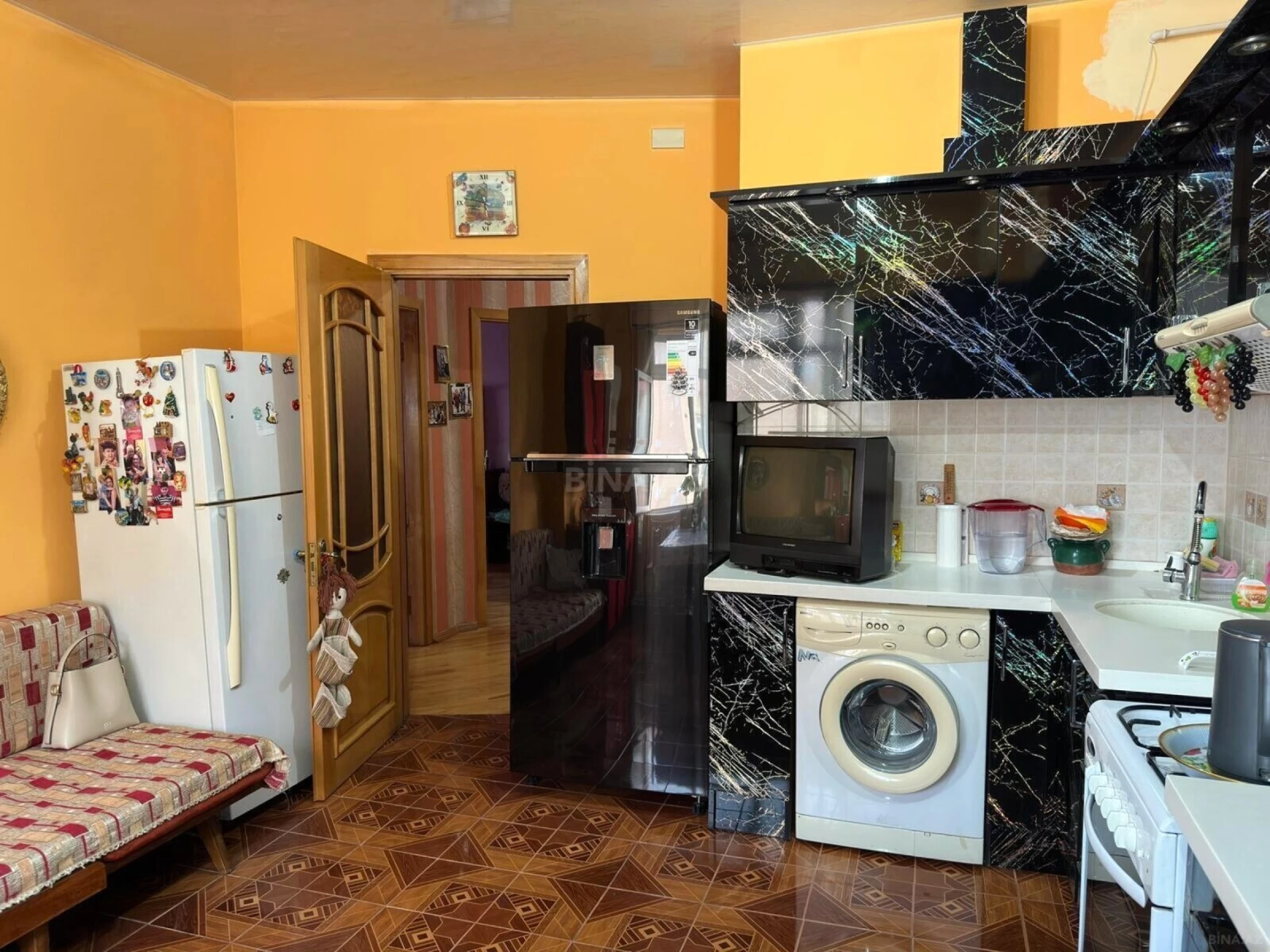 Satılır 4 otaqlı mənzil 140 m²