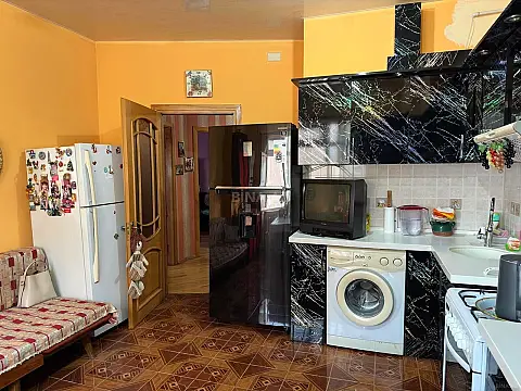 Satılır 4 otaqlı mənzil 140 m²