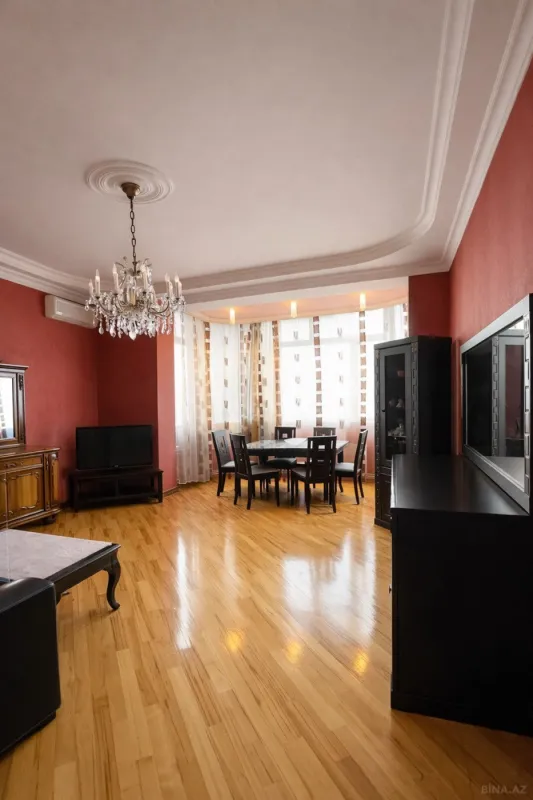 Satılır 4 otaqlı mənzil 140 m²