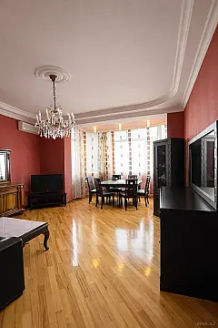 Satılır 4 otaqlı mənzil 140 m² — Bakı, İnşaatçılar 4 otaq 140.00 m²