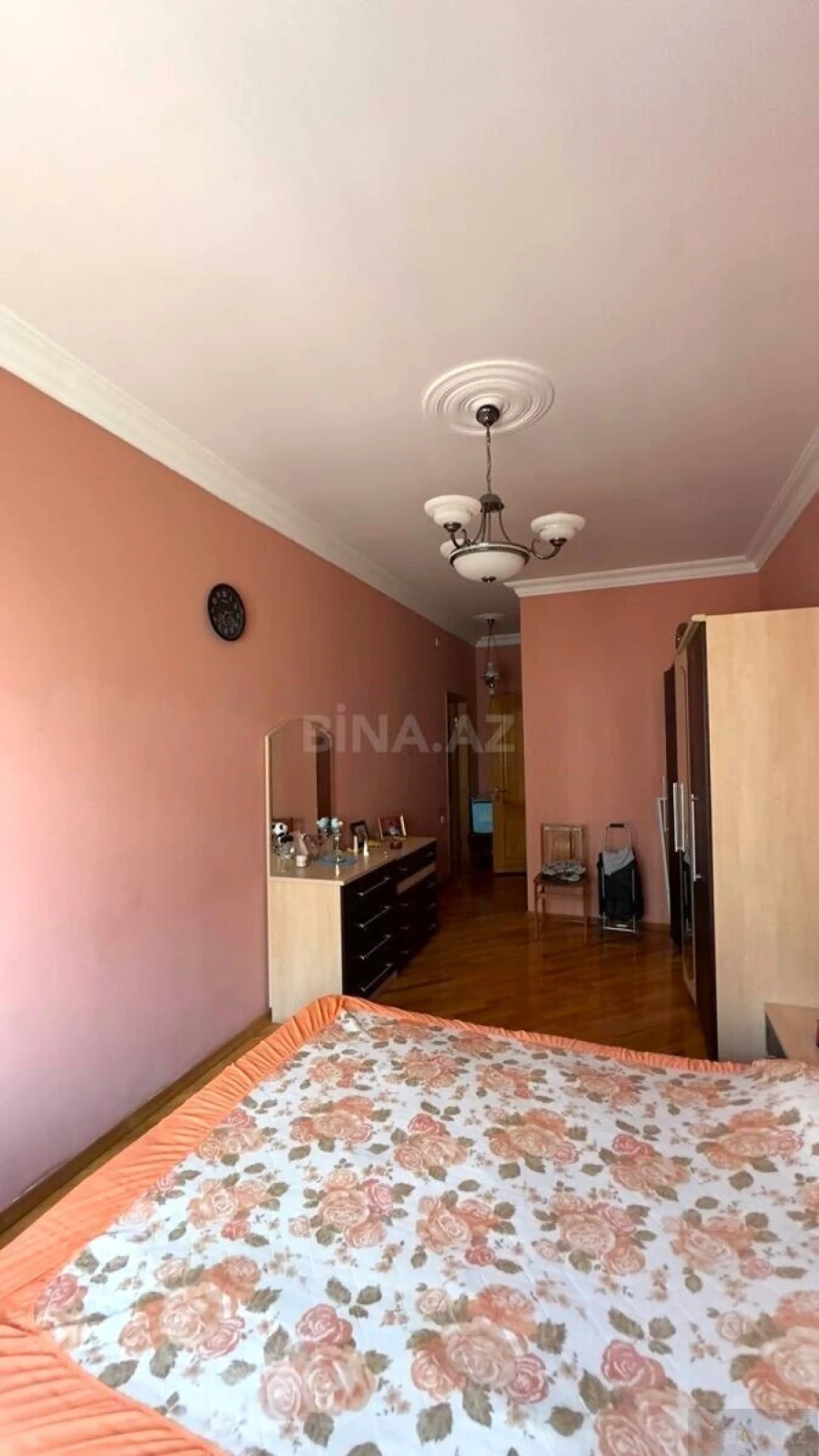 Satılır 4 otaqlı mənzil 140 m²