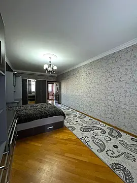 Satılır 4 otaqlı mənzil 175 m²