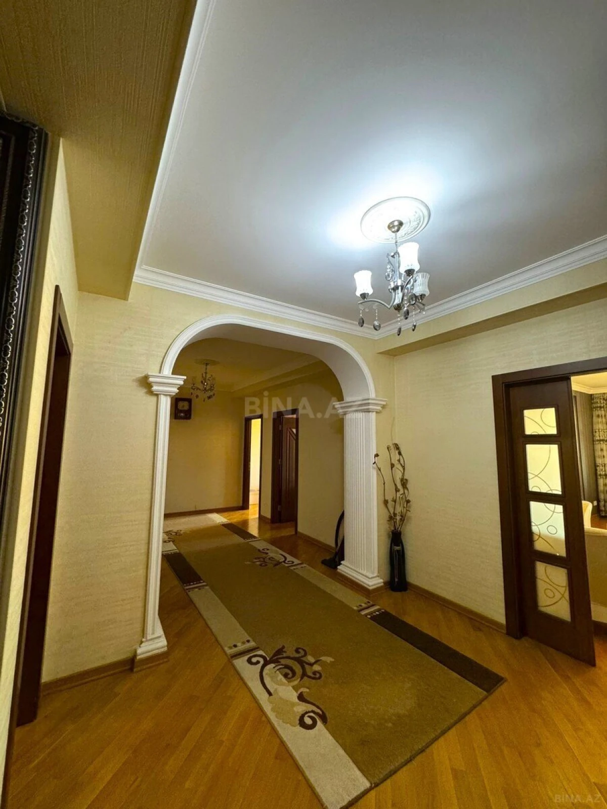 Satılır 4 otaqlı mənzil 175 m²