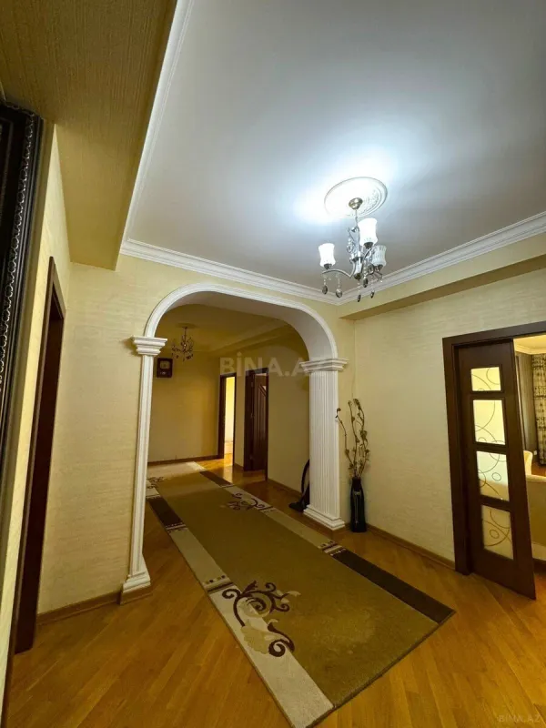 Satılır 4 otaqlı mənzil 175 m²