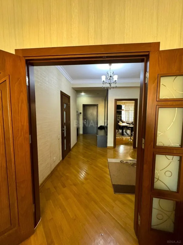 Satılır 4 otaqlı mənzil 175 m²