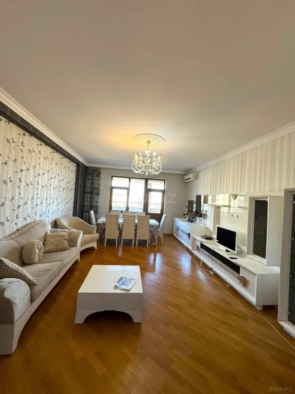 Satılır 4 otaqlı mənzil 175 m²