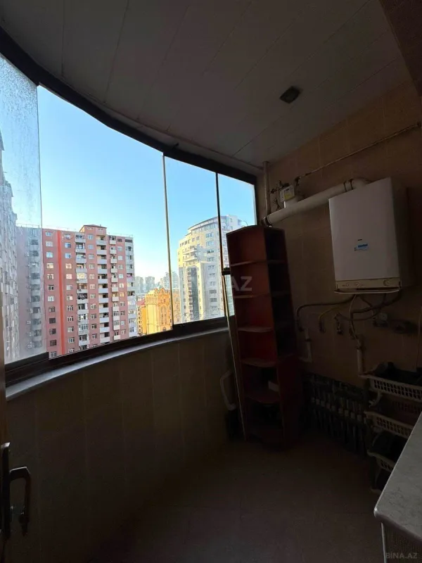 Satılır 4 otaqlı mənzil 175 m²