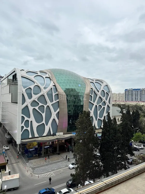 Satılır 3 otaqlı mənzil 125 m²