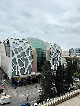 Satılır 3 otaqlı mənzil 125 m²