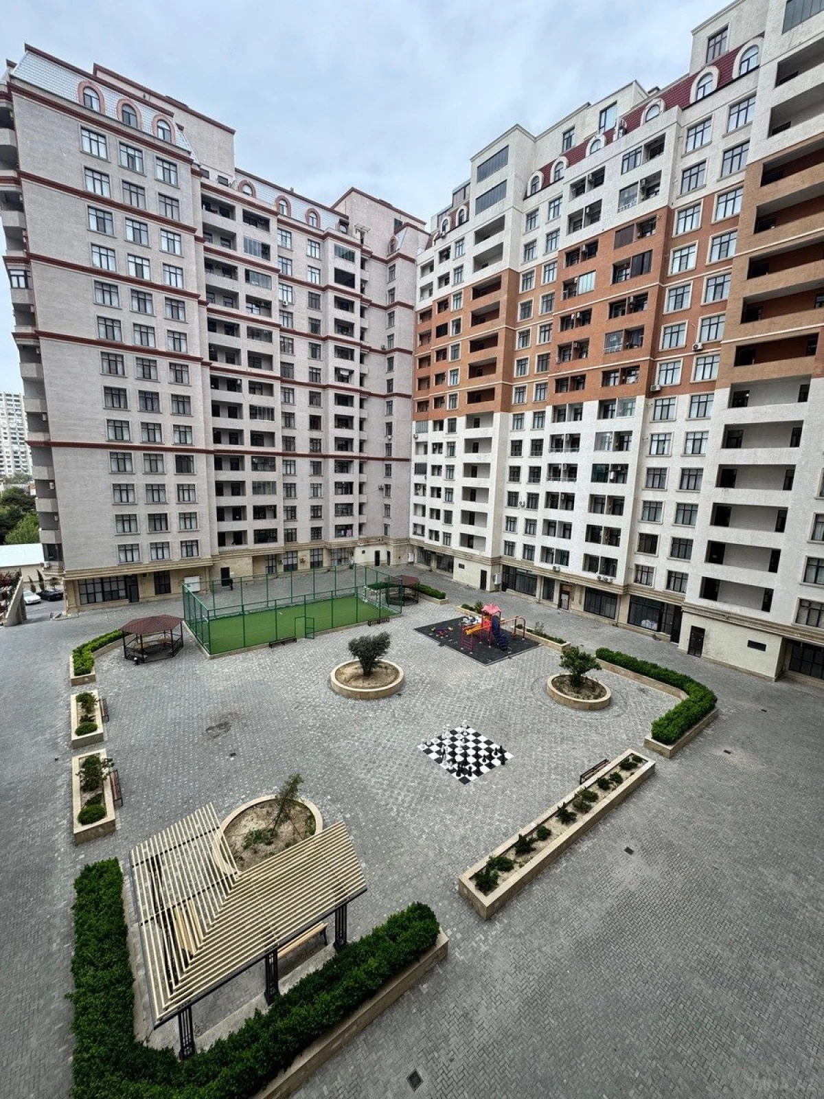 Satılır 3 otaqlı mənzil 125 m²