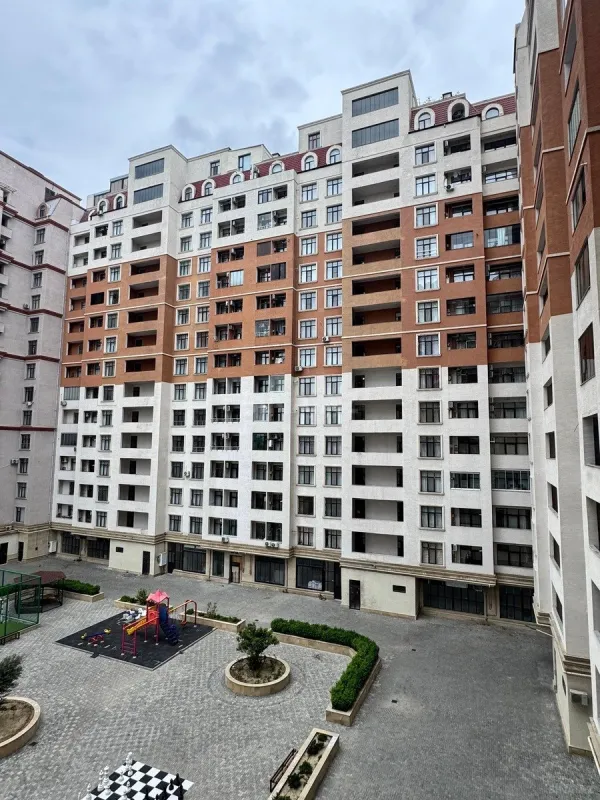Satılır 3 otaqlı mənzil 125 m²
