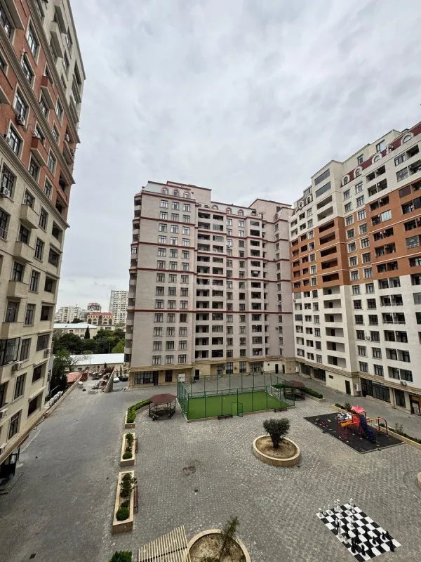 Satılır 3 otaqlı mənzil 125 m²